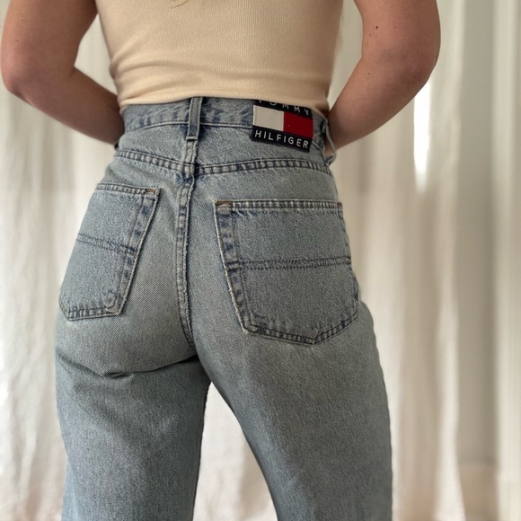 Tommy Hilfiger Denim - 1990s vintage Tommy Hilfiger light wash straight leg jeans so soft relaxed fit